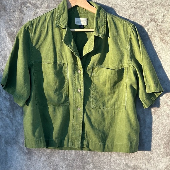 Universal Thread Tops - Universal Thread Women’s Olive Utility cropped box fit Button-Up Shirt – Size M